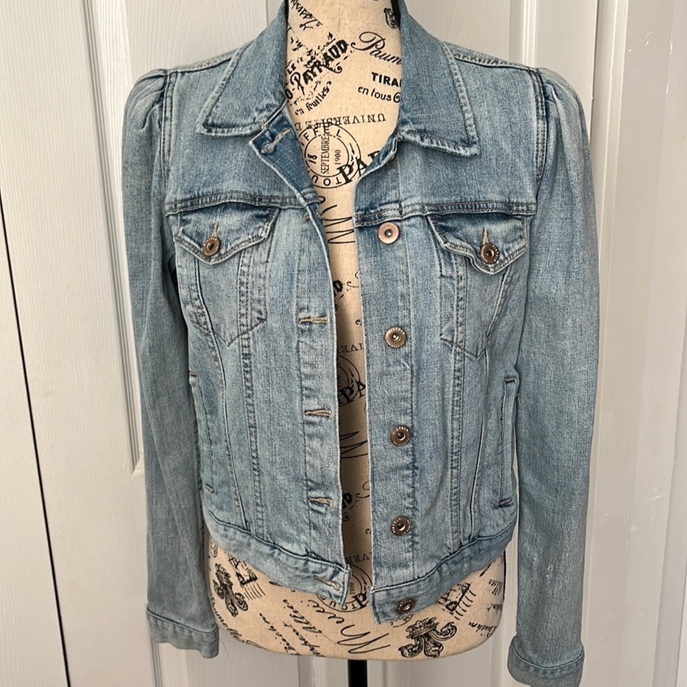 Woman’s pistola denim jacket puffy sleeves excellent condition